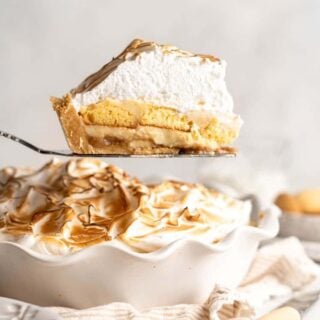 A slice of banana pudding pie being taken from center of pie