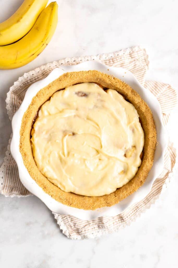 Banana cream topped on caramelized bananas