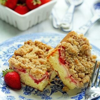 Strawberry Crumble Cake