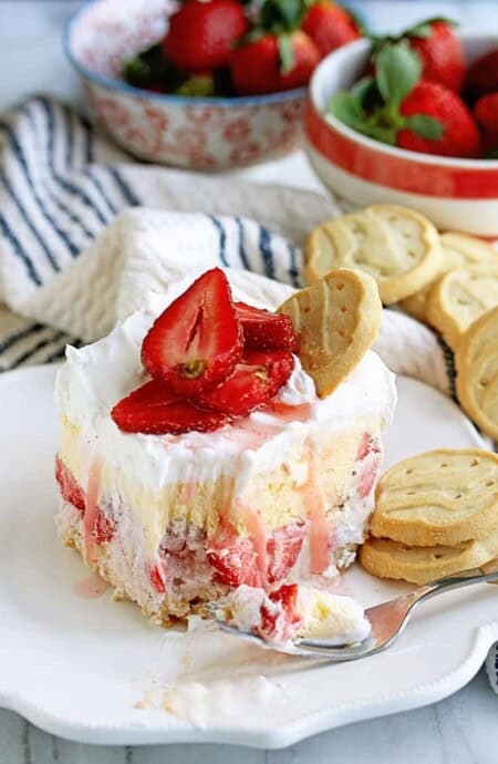 Girl Scout Cookies Strawberry Ice Cream Cake | Grandbaby Cakes