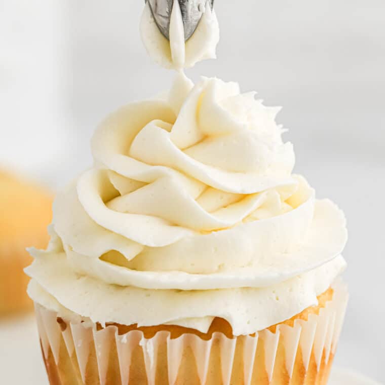 American Buttercream Recipe (With How To Video!) Grandbaby Cakes