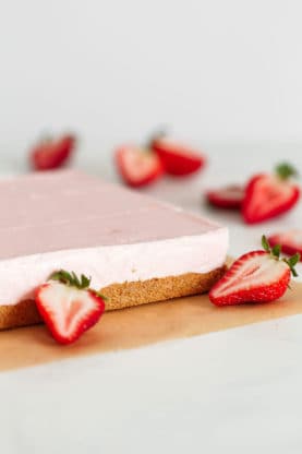 The completed no bake strawberry cheesecake surrounded by sliced strawberries