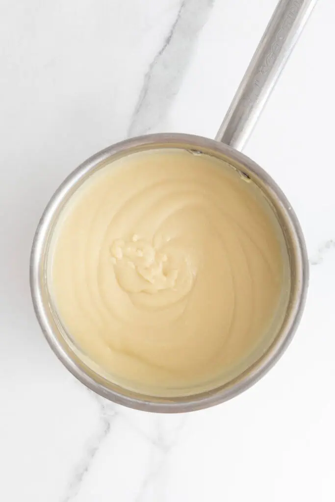 Thickened vanilla pudding in a pot