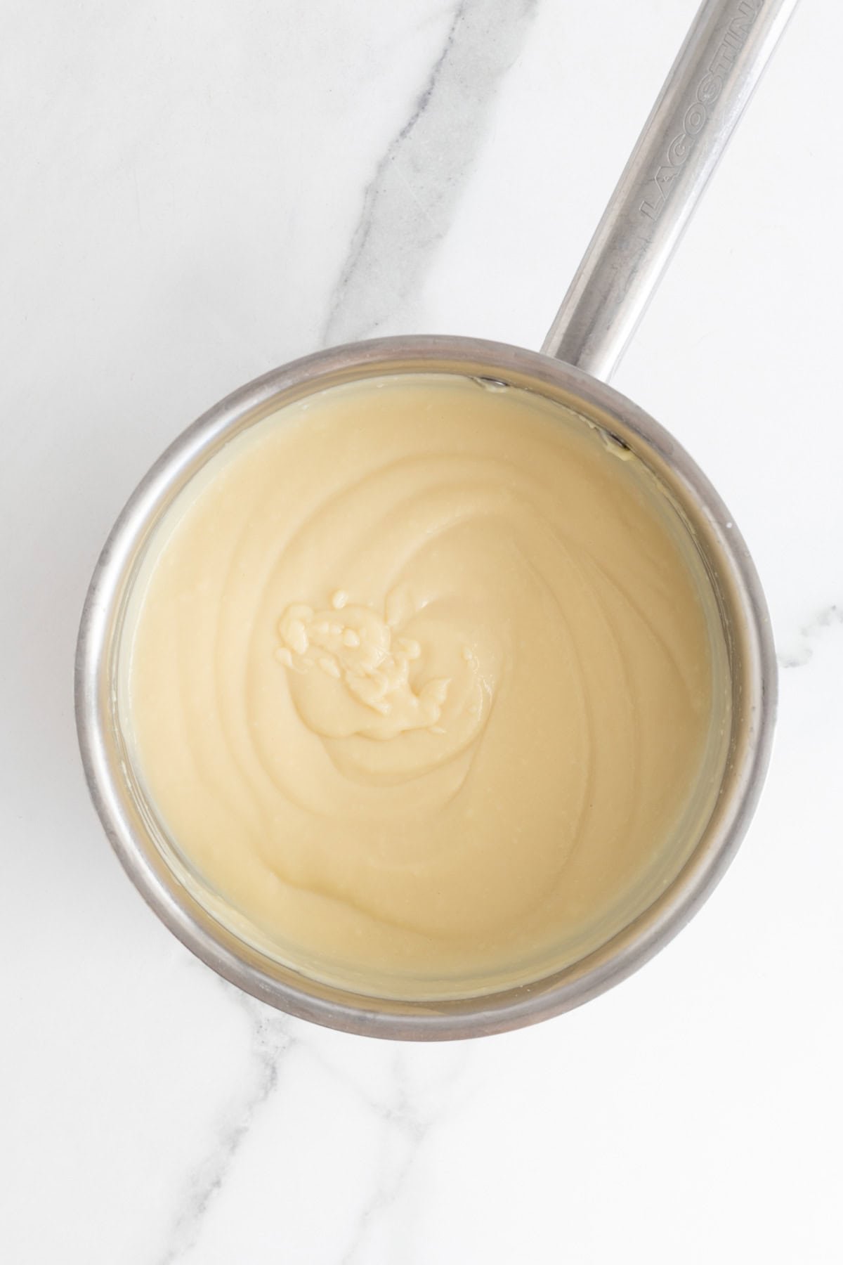 Thickened vanilla pudding in a pot