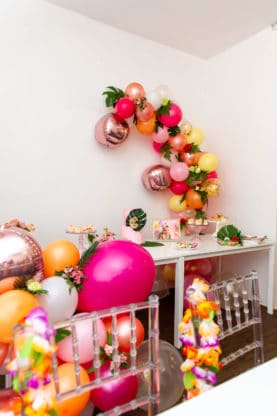 Display of cookies and balloons at Hawaiian luau party