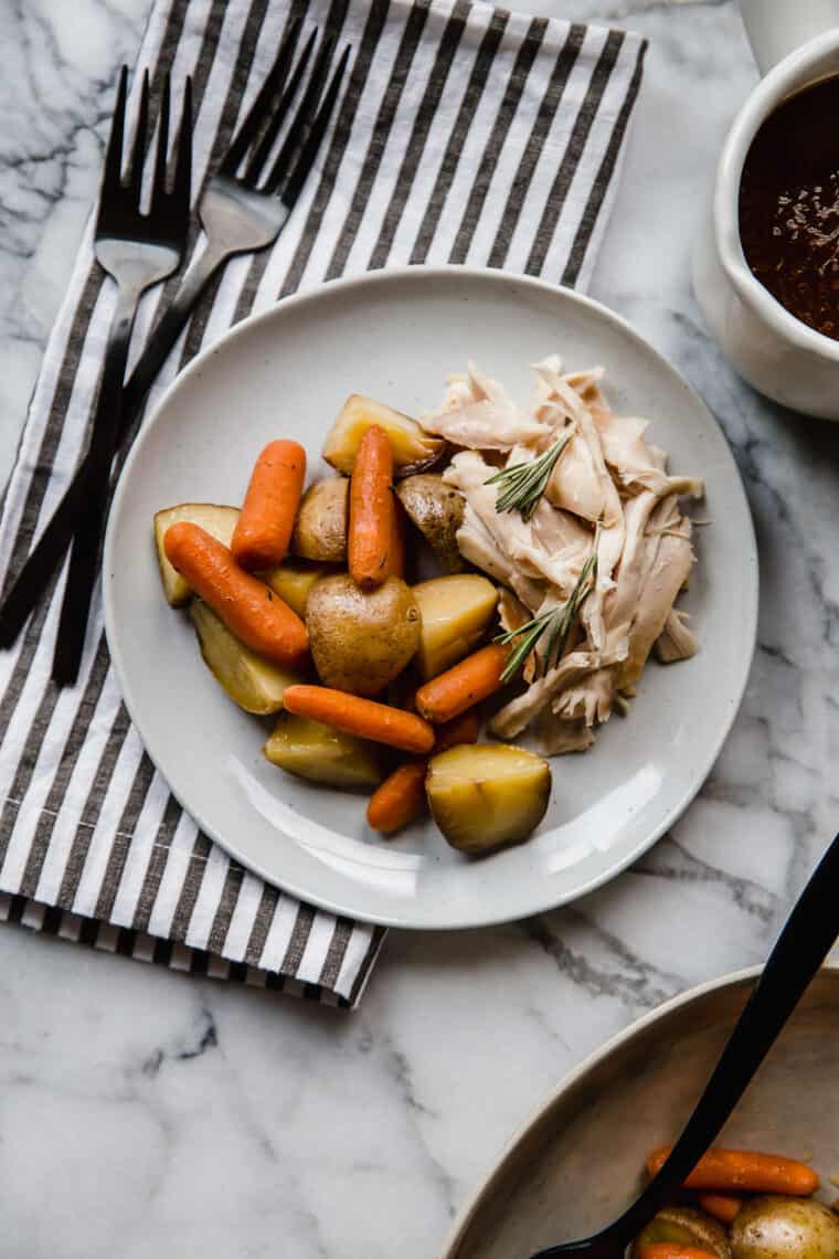 https://grandbaby-cakes.com/wp-content/uploads/2019/09/Rosemary-Chicken-Recipe-4-e1567092406758.jpg