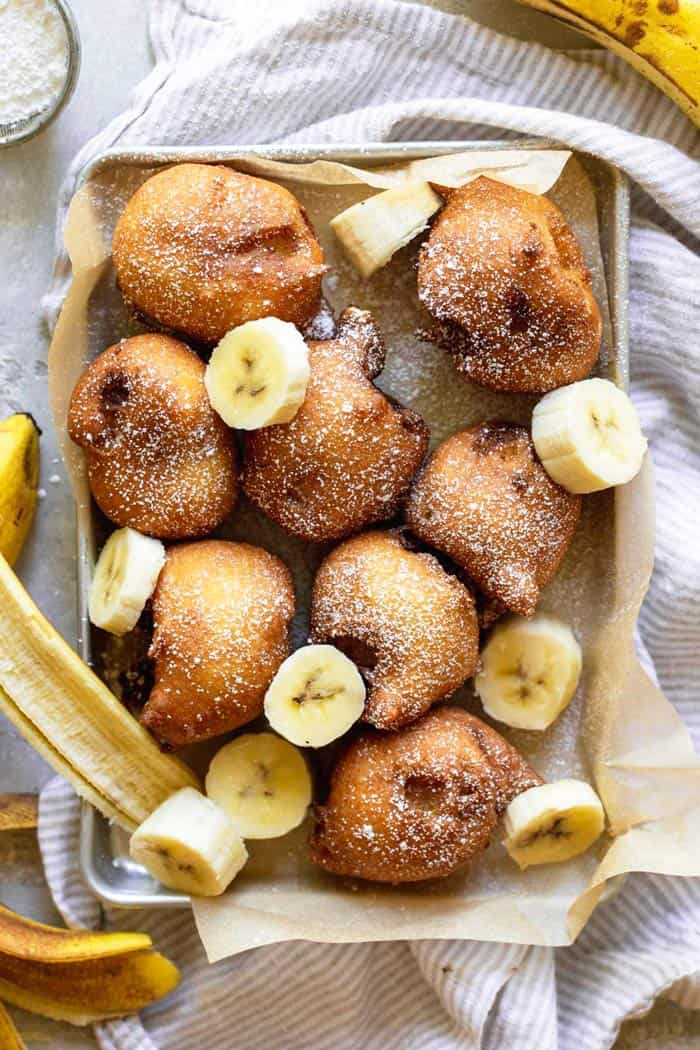 Dough fried with banana insides and banana slices on a tray to serve