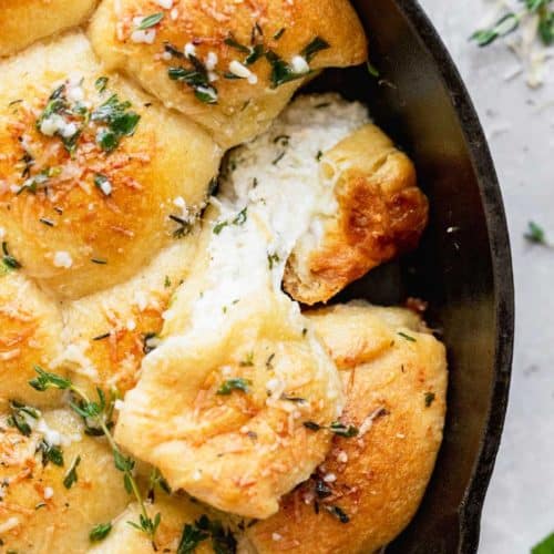 https://grandbaby-cakes.com/wp-content/uploads/2020/08/Garlic-Cheese-Stuffed-Rolls-3-500x500.jpg