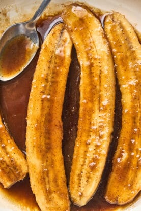 Caramel bananas and rum in a sauce in skillet