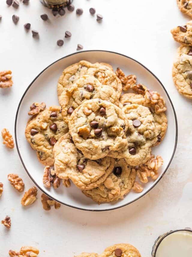 Walnut and Chocolate Chip Cookies