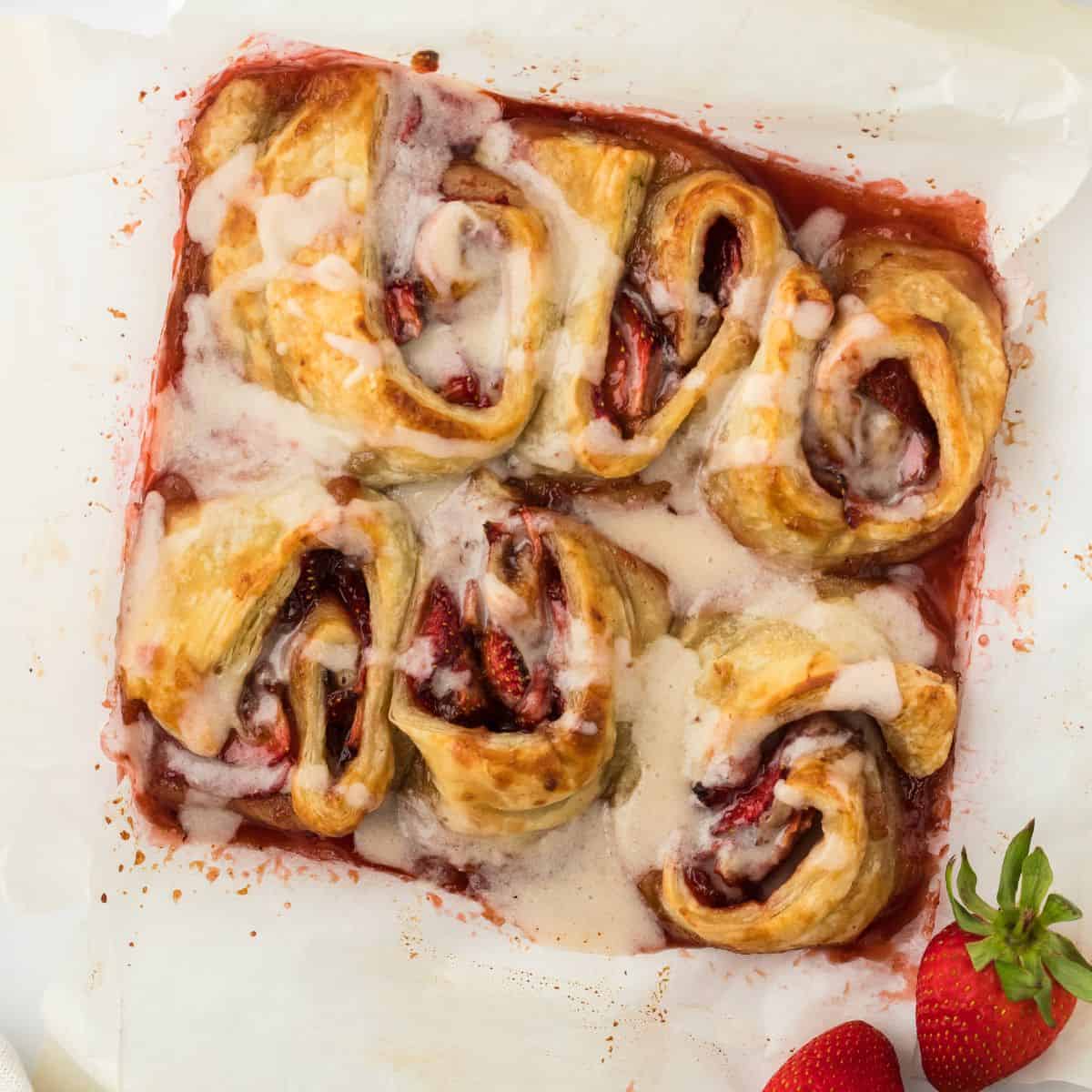 Easy Strawberry Cinnamon Roll Recipe