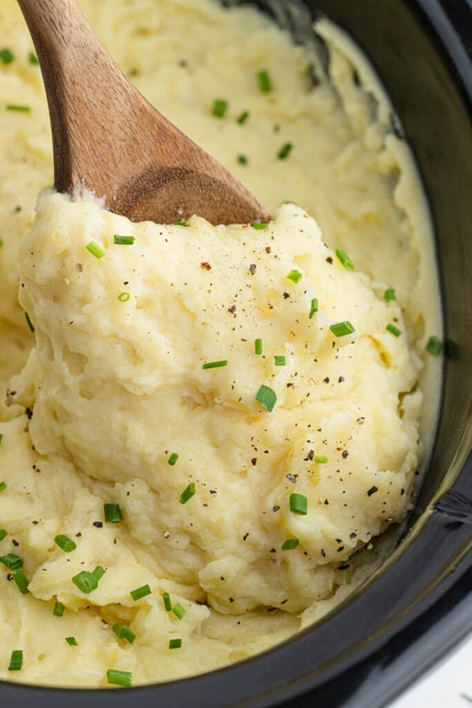 Finished slow cooker mashed potatoes garnished with chives.