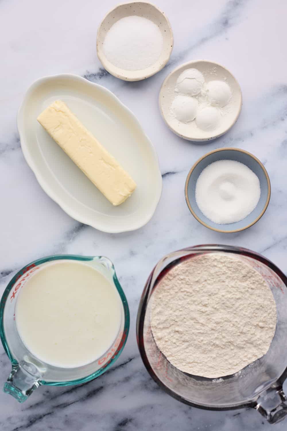 Ingredients in dishes to make biscuits