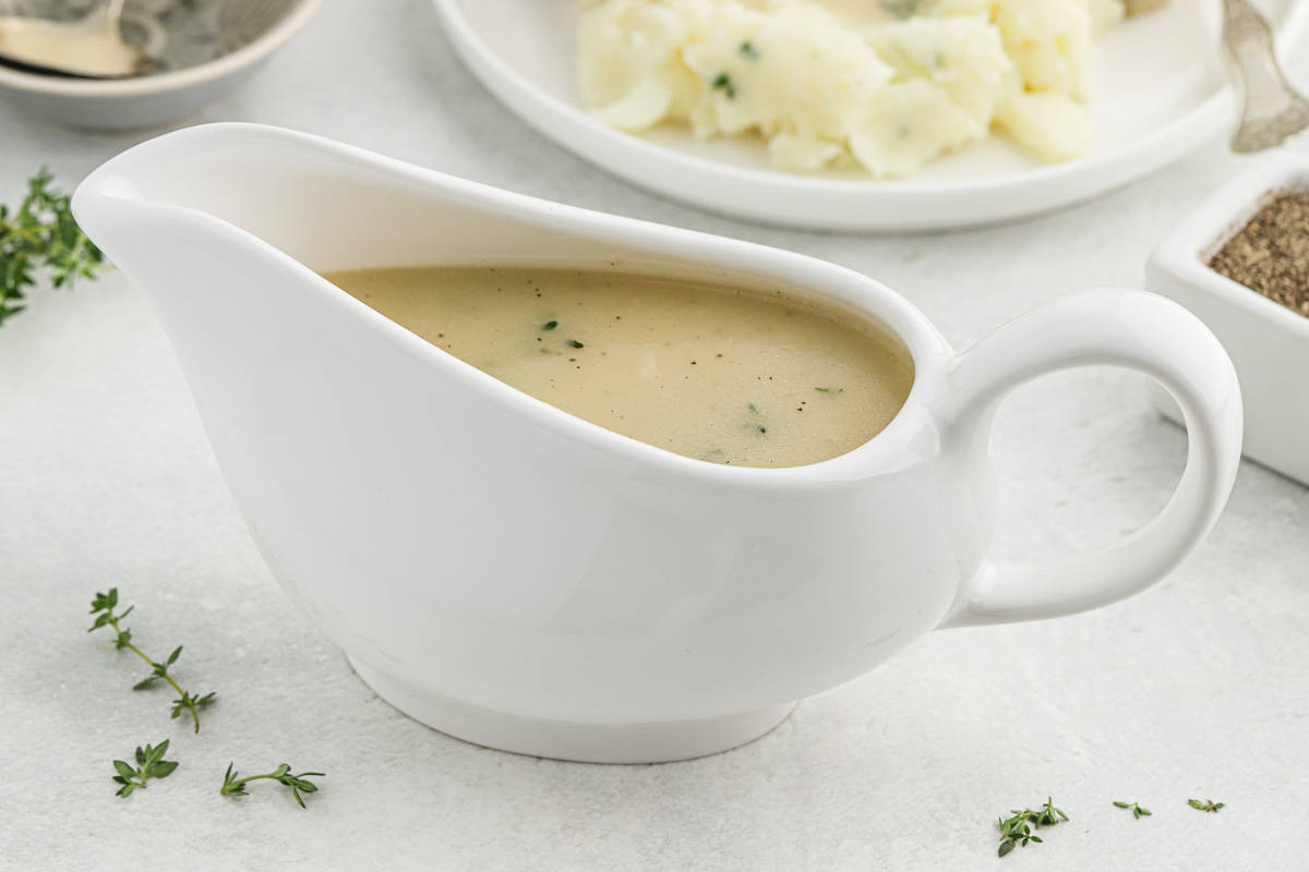 Easy Chicken Gravy Recipe {With & Without Drippings) - Grandbaby Cakes