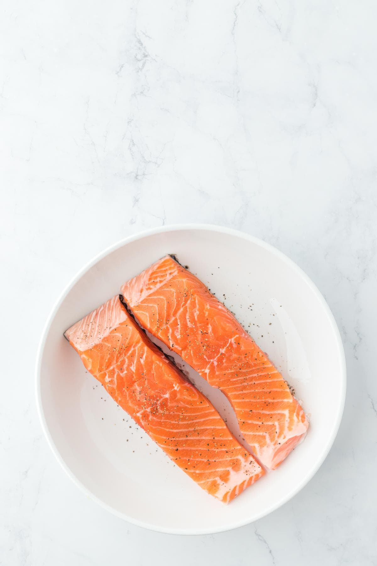 Raw salmon fillets with seasoning