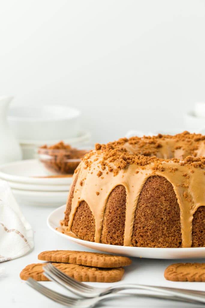 biscoff pound cake with runny cookie butter glaze