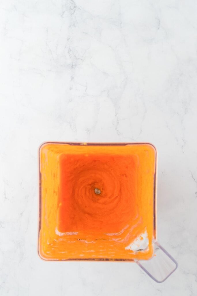 Smooth carrot puree in the blender