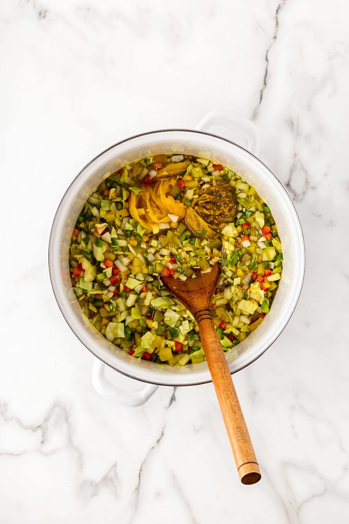 Chow chow vegetables combined with pickling liquid and seasonings